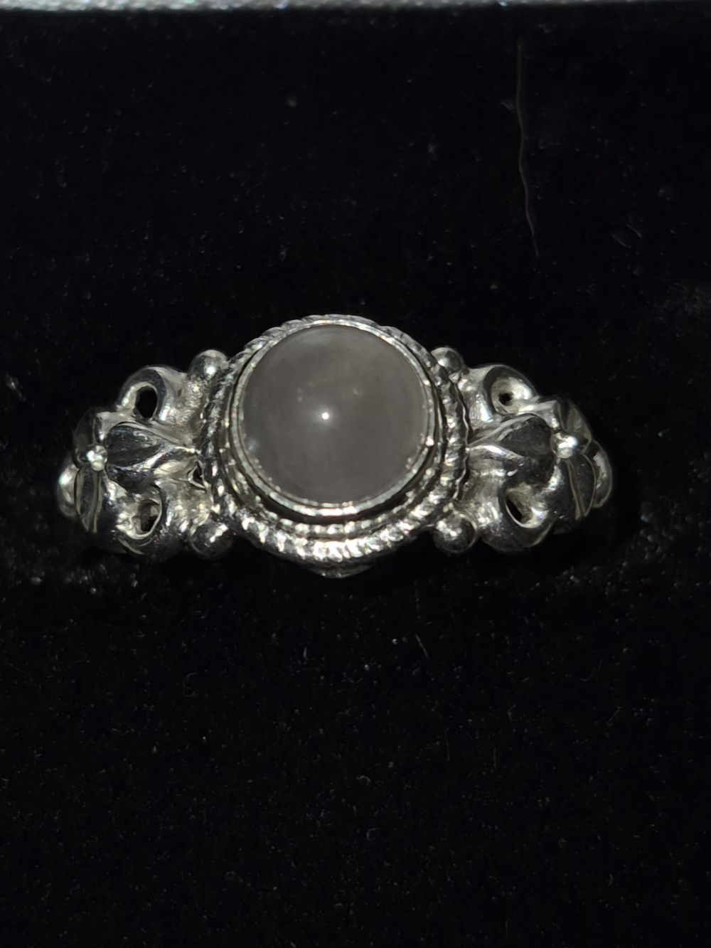 Vintage 925 Sterling Silver Milky White Cabochon Ring Floral Size 8 2.5g